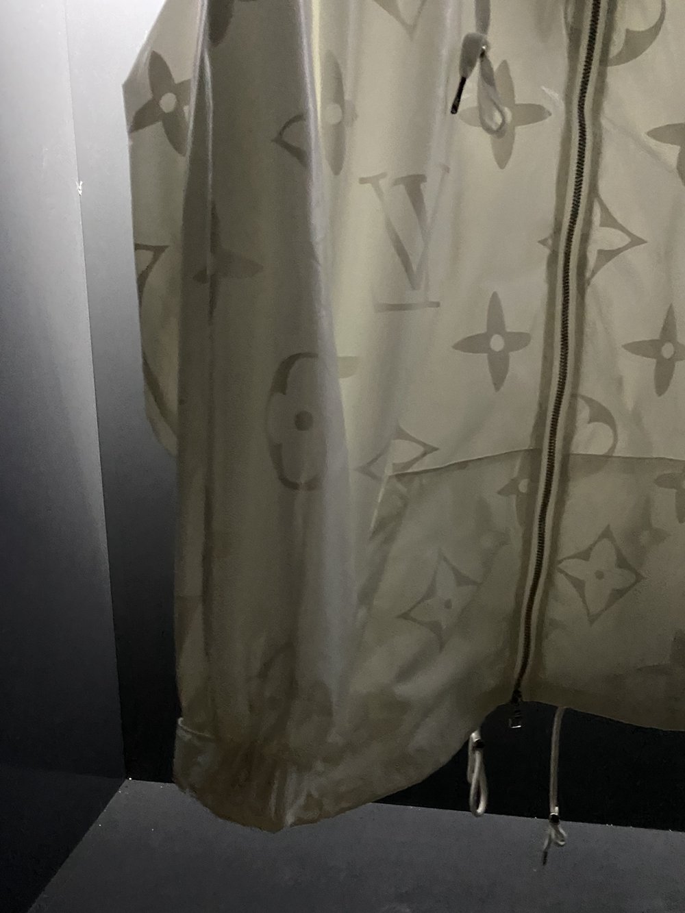 L Monogram noctilucous Coat